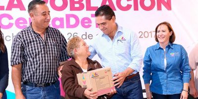 Entrega-Silvano-Aureoles-Apoyos-Sociales-En-Chavinda