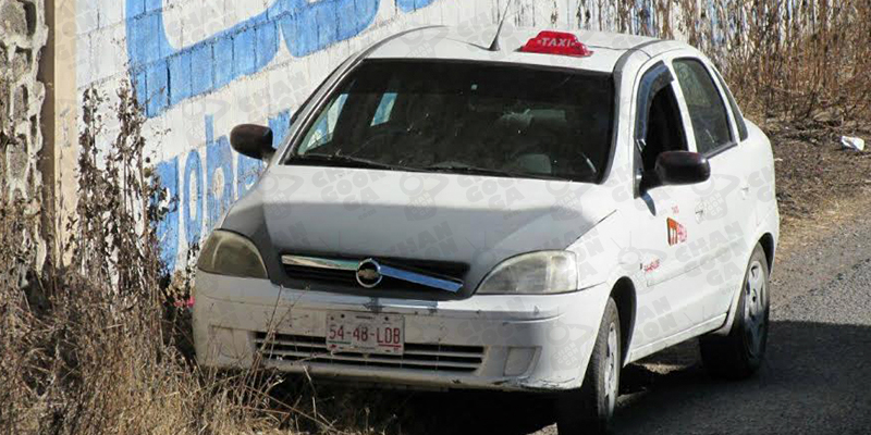 #Tarímbaro-Encuentran-A-2-Hombres-Y-Una-Mujer-Encajuelados-En-Un-Taxi-1