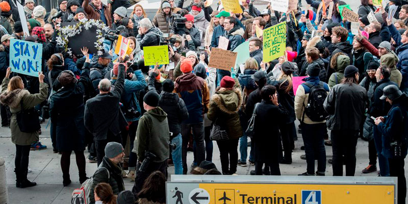 manifestacion-inmigrantes-aeropuerto-JFK-EEUU