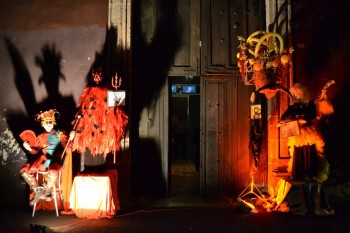 Las estatuas del Grupo FORO4 Anunciaban A La Entrada Del Absolut Bar Lo Que Estaba Por Pasar...!