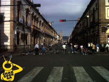 Normalistas continúan con plantón en el Centro Histórico de Morelia