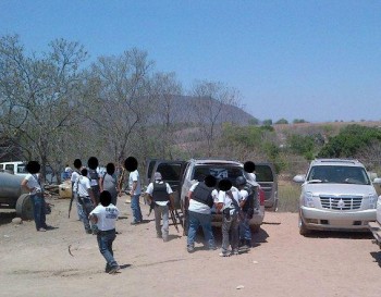 Guardias comunitarias en Tierra Caliente se disponen a realizar labores de protección / foto: CINCA