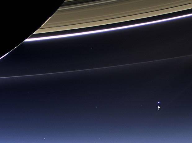 foto nasa saturno la tierra