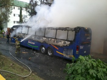 camión incendiado Morelia comuneros Aquila