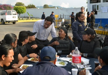 Michoacán SSP comida policias Áquila