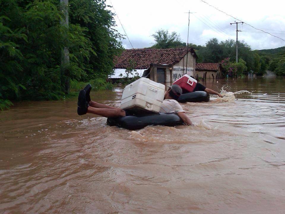 En algunas zonas de Michoacán el agua alcanzó nívelesimpresionantes de agua como en Charácuaro, municipio de Huetámo