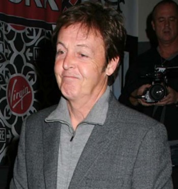 Paul McCartney y su esposa Nancy Shevell-helicóptero