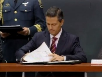 Peña Nieto firma