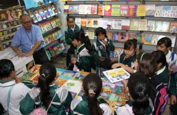 Feria del Libro niños libros alumnos estudiantes