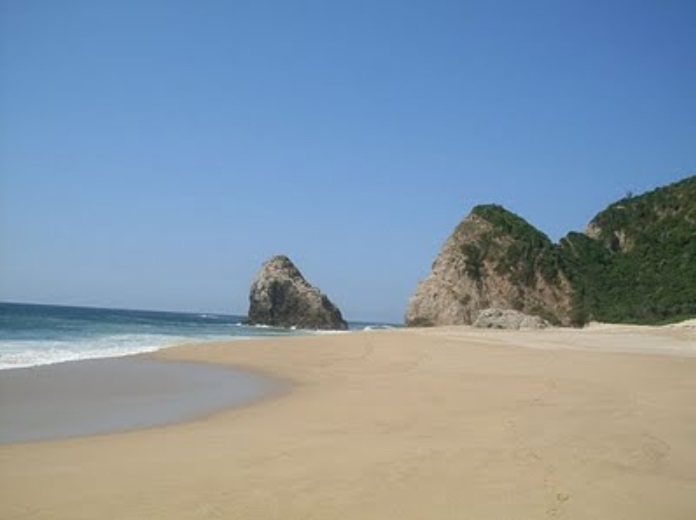 Playa Colola Michoacán