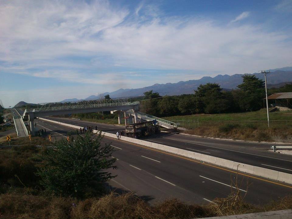 autobuses quemadros cuatro caminos ejercito