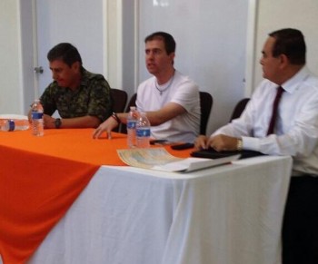 Alfredo Castillo reunión Apatzingán, comandante Miguel Ángel Patiño y procurador Martín Godoy