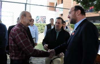 Fausto Vallejo con José Antonio Meade y embajadores