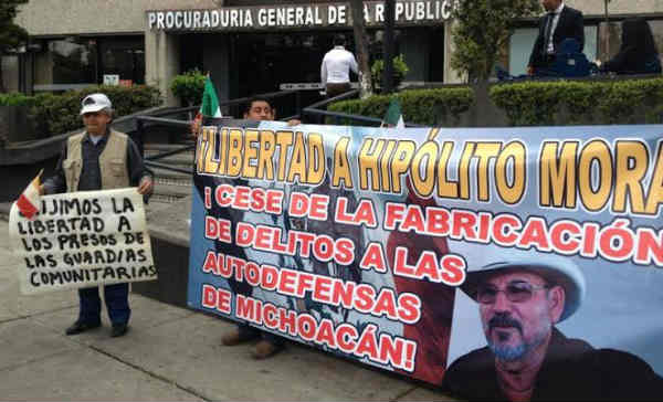 manifestación liberación de Hipólito Mora en la PGR México 2