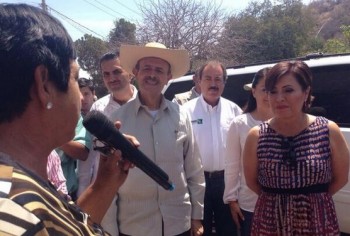 Rosario Robles y Fausto Vallejo de gira en Michoacán