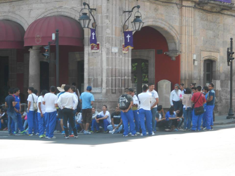 normalistas bloqueando la Madero 2