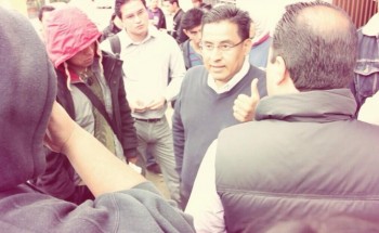 normalistas en la sede del PAN Michoacán, Miguel Ángel Chávez