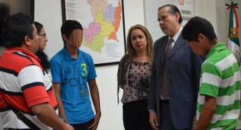 Entrega jóvenes oaxaqueños a PGJE