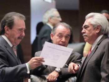 Chon Orihuela dialogando con su gran amigo Emilio Gamboa