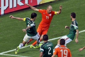 clavado de robben rafa marquez