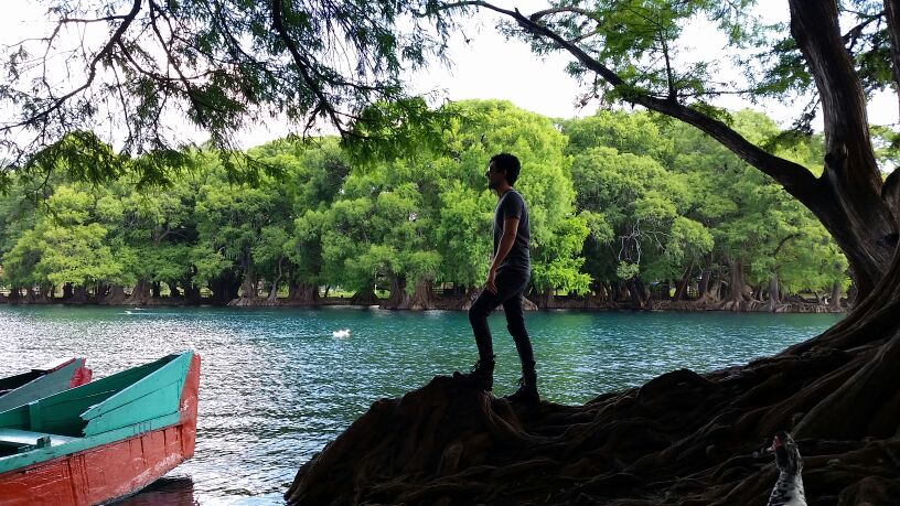 grabación lago Camécuaro actor Luis Gerardo Méndez Michoacán