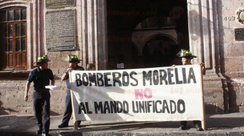 bomberos se manifiestan en morelia