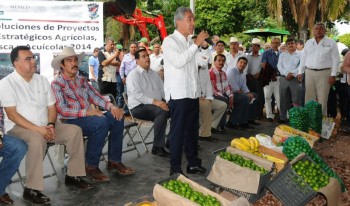 Salvador Jara con productores