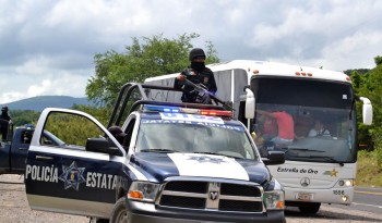 Policía Escolta Normalistas