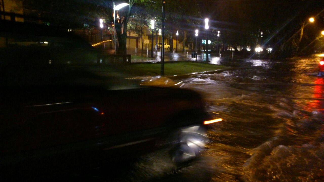 encharcamiento por lluvias Morelia Boulevard García de León alcantarillas 2