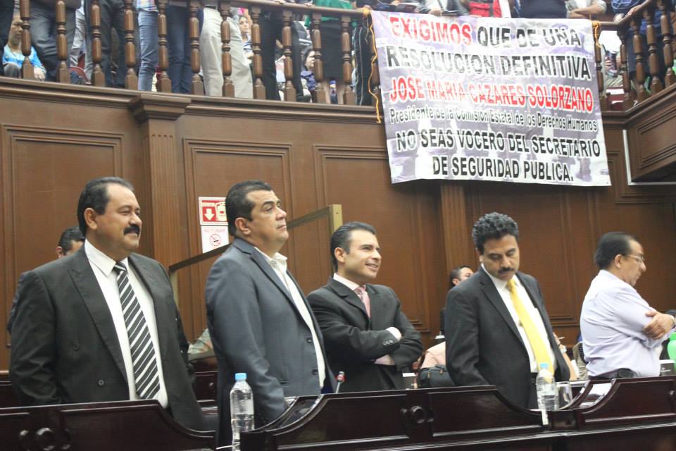 manifestación ex policías despedidos en comparecencia de Carlos Hugo Castellanos SSP en el Congreso