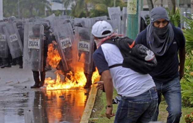 normalistas acapulco aeropuerto (3)