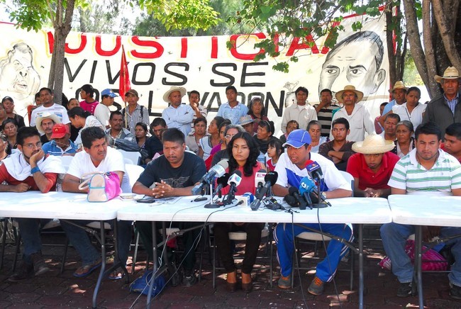 normalistas ayotzinapa desaparecidos padres