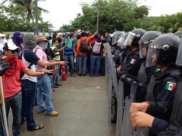 normalistas y granaderos Acapulco