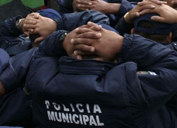 Policías detenidos por matar a detenido