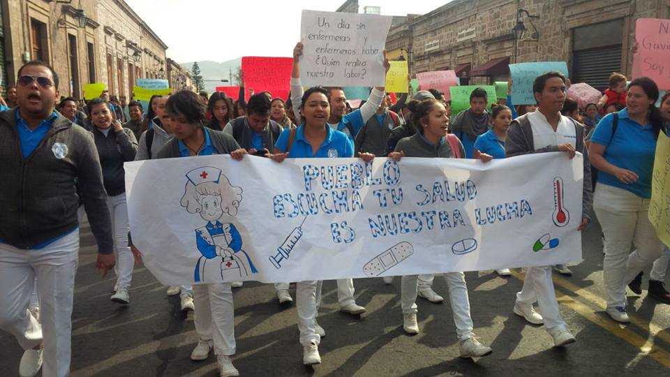 estudiantes de enfermería marchan en morelia