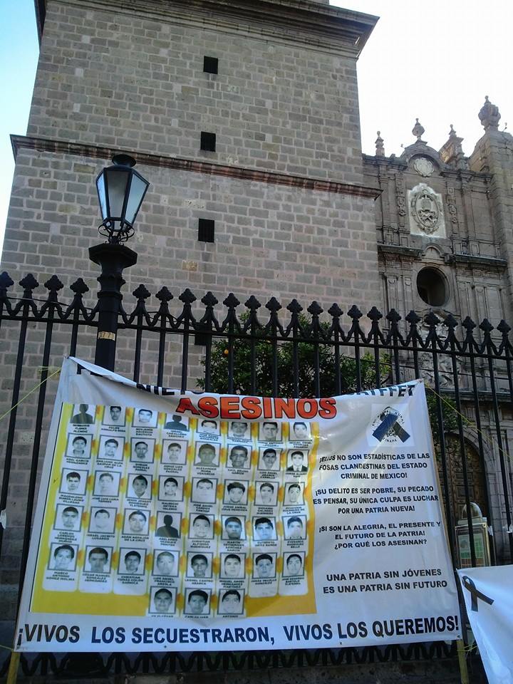 manifestante en morelia ayotzinapa2