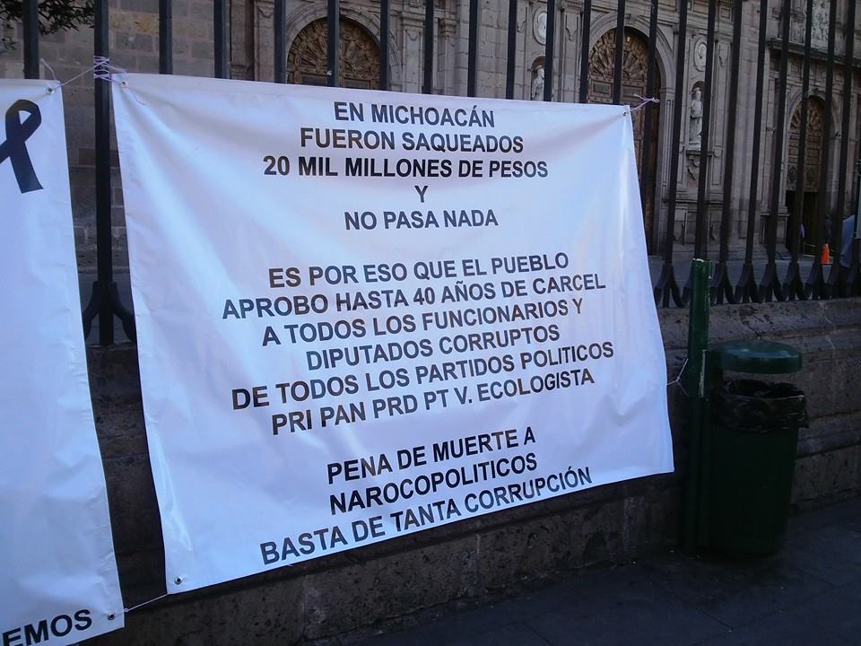 manifestante en morelia ayotzinapa3