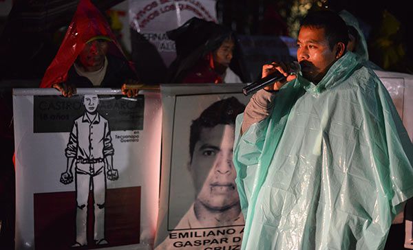 padres normalistas manifestación Noche buena y Navidad