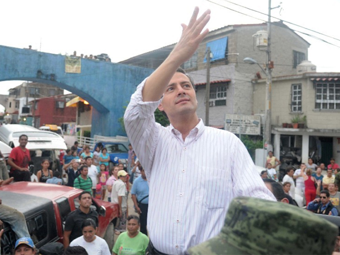 Peña Nieto en una de sus visitas a Guerrero / Foto Vía: Excélsior