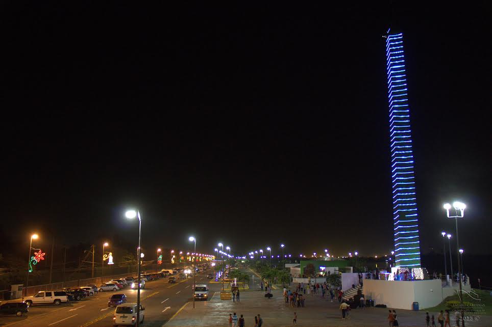 puerto Lázaro Cárdenas malecón navidad