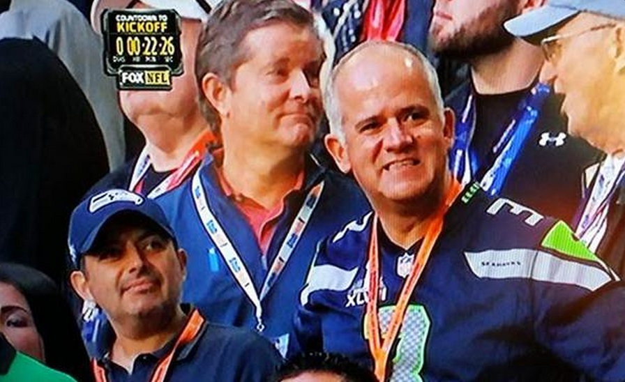 Ernesto Cordero y Juan Ignacio Zavala, hermano de Margarita Zavala en el Super Bowl