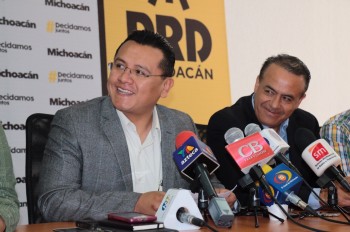 Carlos Torres Piña y Pascual Sigala Michoacán PRD sonriendo