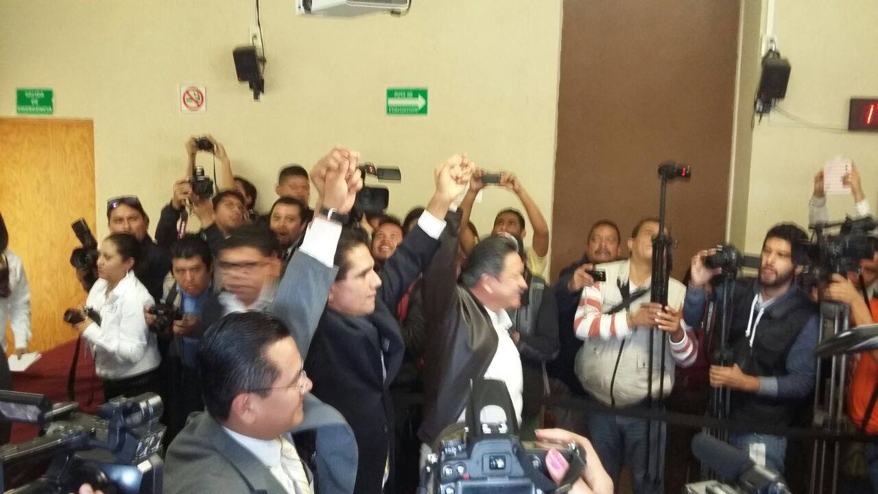 Silvano Aureoles registro IEM con Carlos Navarrete y Carlos Torres Piña