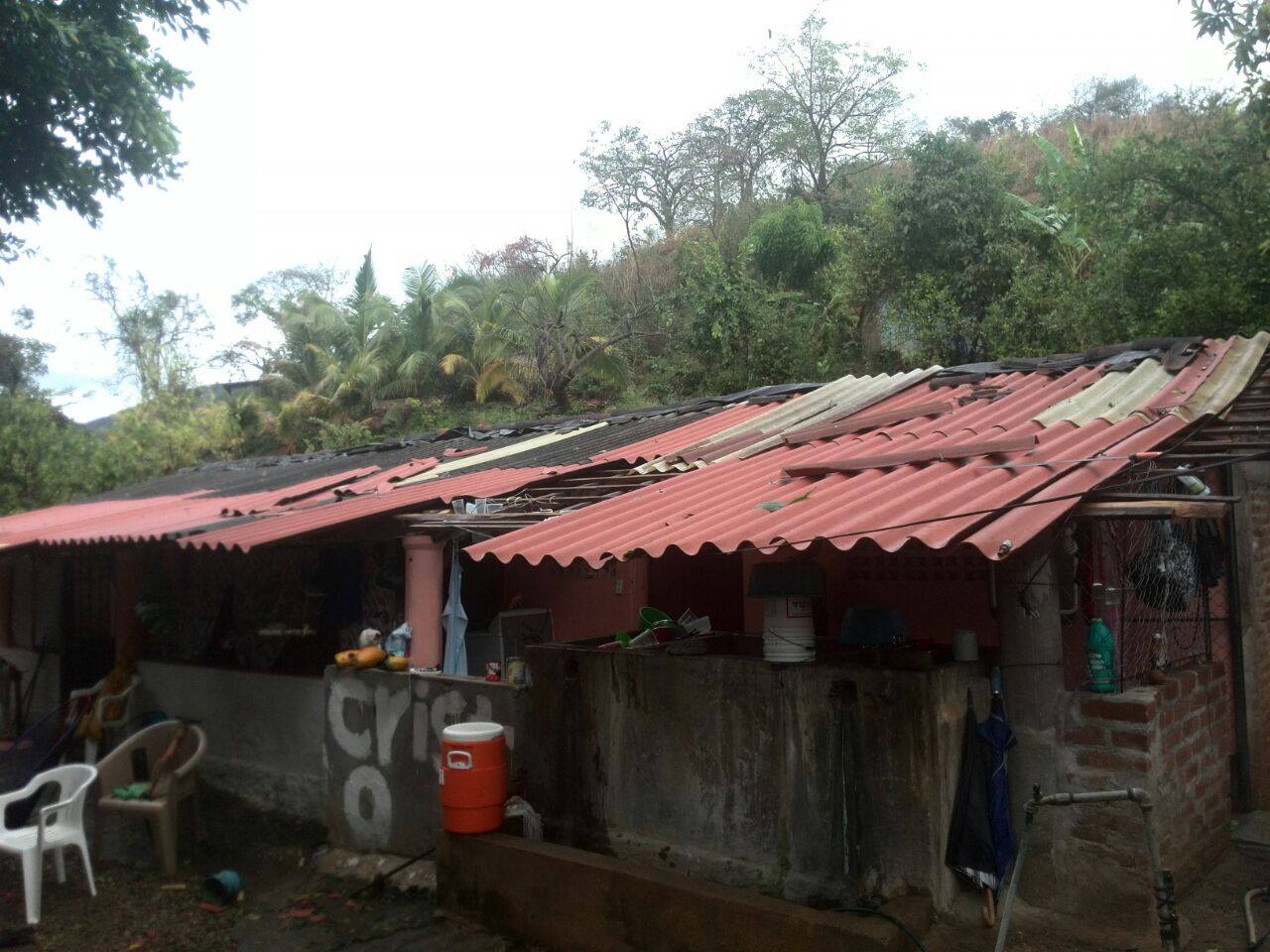 casa de láminas lluvia Michoacán