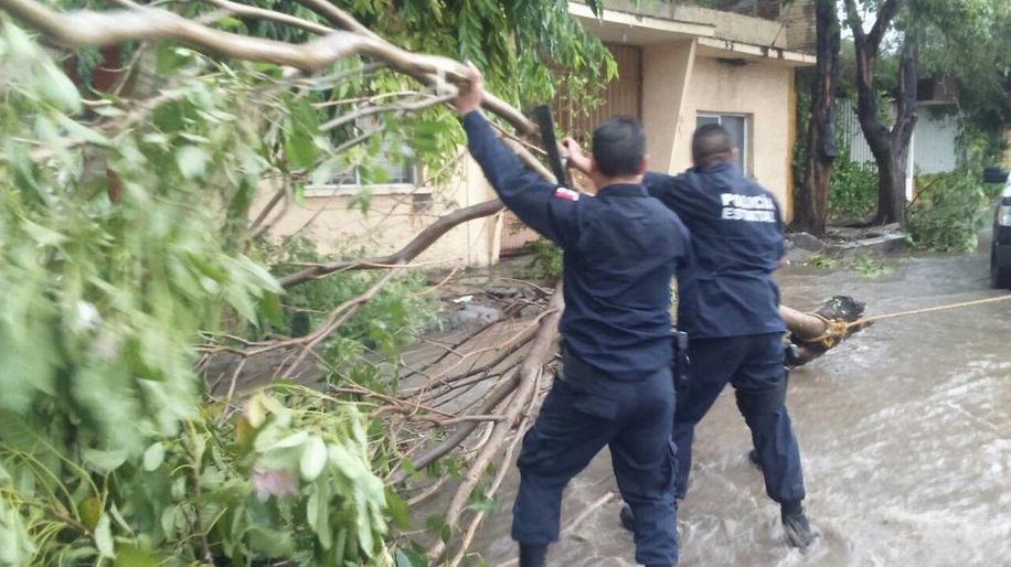 polis apoyo lluvias