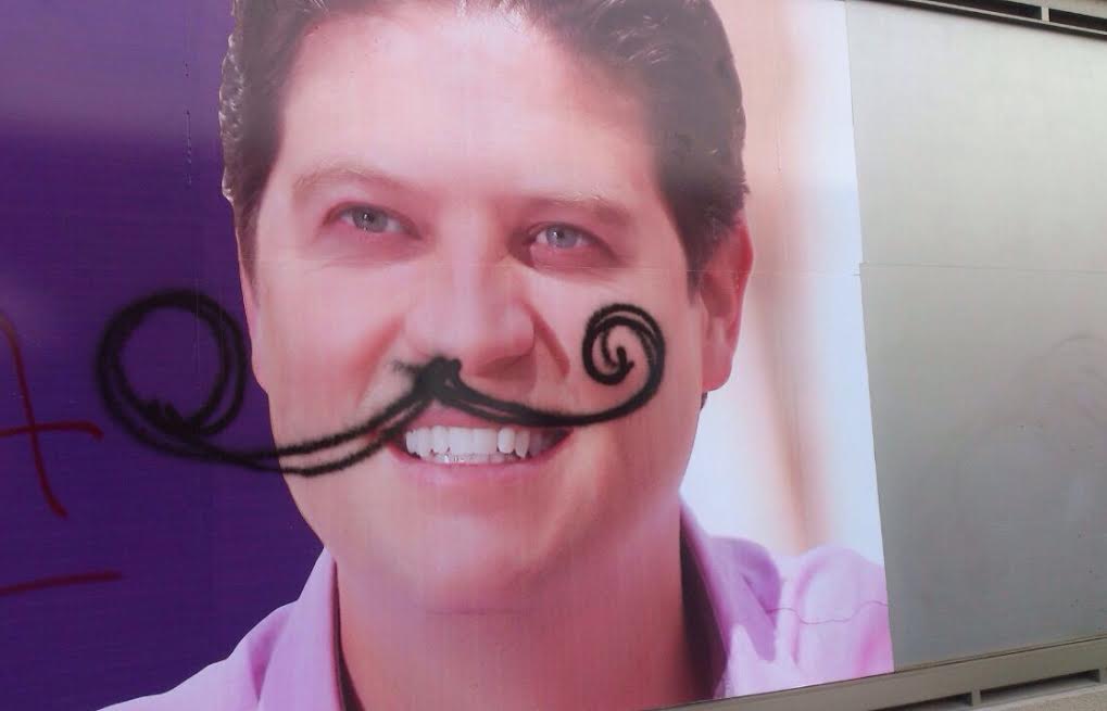 Alfonso Martínez campaña daño bigotes