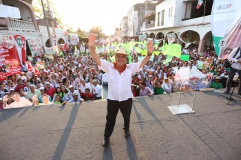 Chon Orihuela en Apatzingán campaña