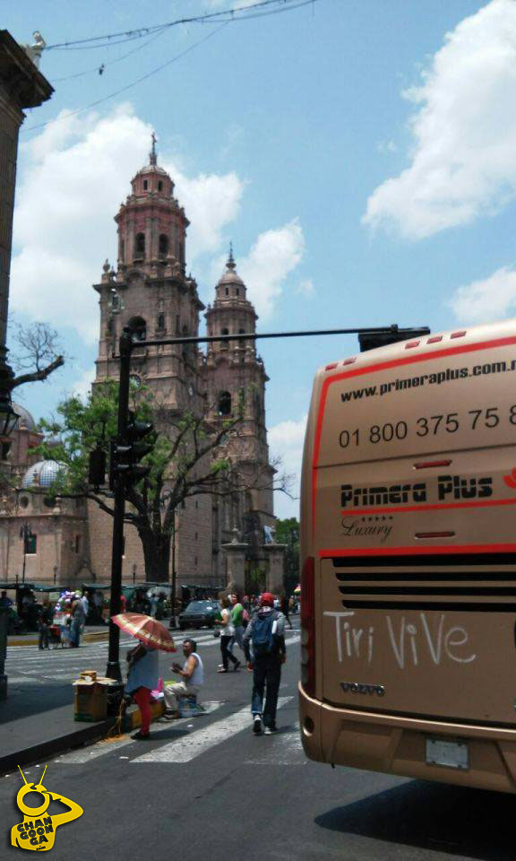 Madero cerrada por normalistas autobus Morelia 2