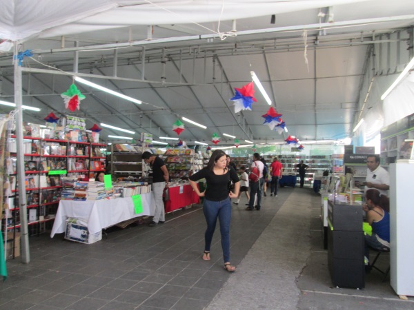 La Feria Nacional del Libro 2015 en la Pérgola de Uruapan / Foto Tomada De. Agencia Infomania