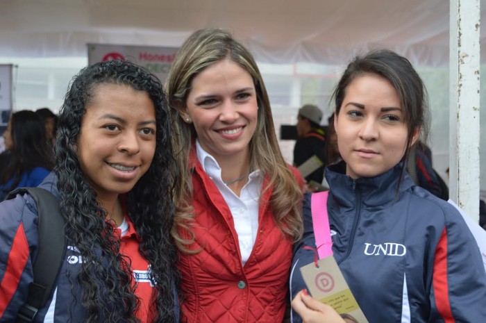 Daniela De Los Santos Se Reune Con Jóvenes De La Unid